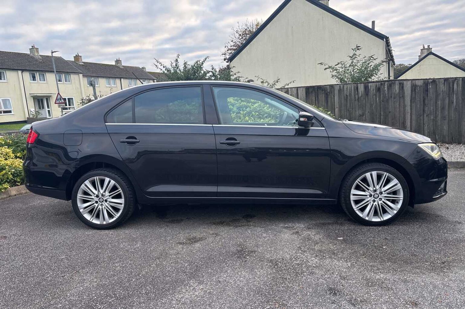 SEAT Toledo 1.0 TSI XCELLENCE (110ps) 5-Door Hatchback