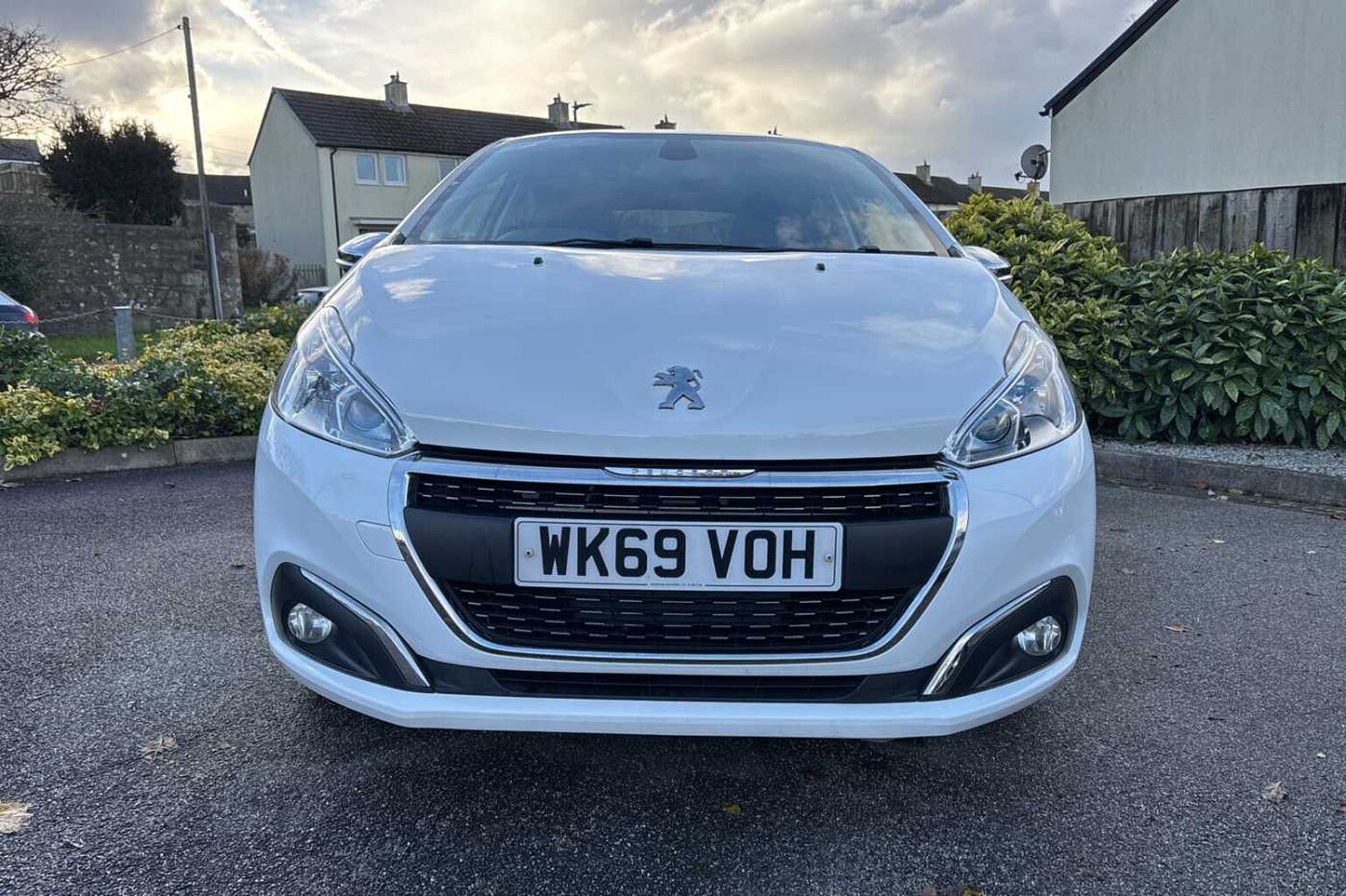 Peugeot 208 1.2 PureTech (82bhp) Signature (s/s) 5Dr HB